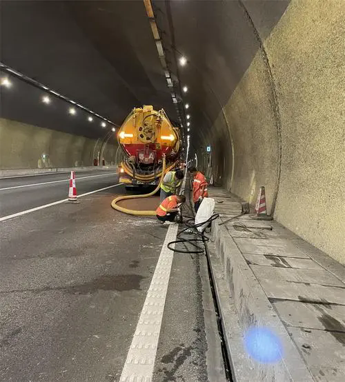 弋阳隧道排水渠清淤